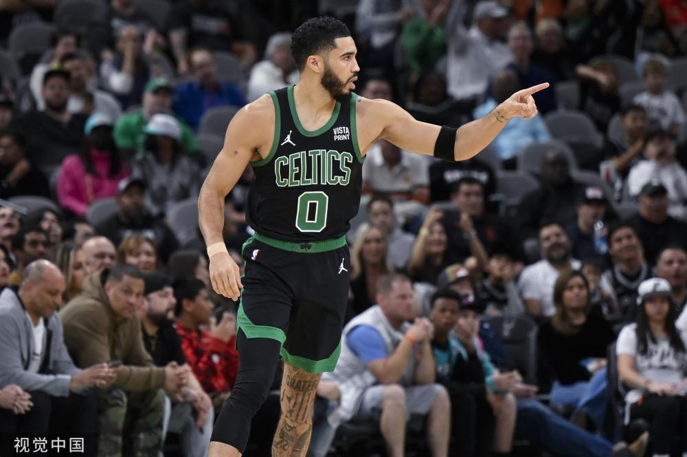 也展现了他 也展现了他